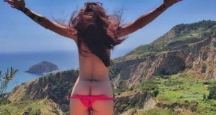 Naike Rivelli nuda a Ischia